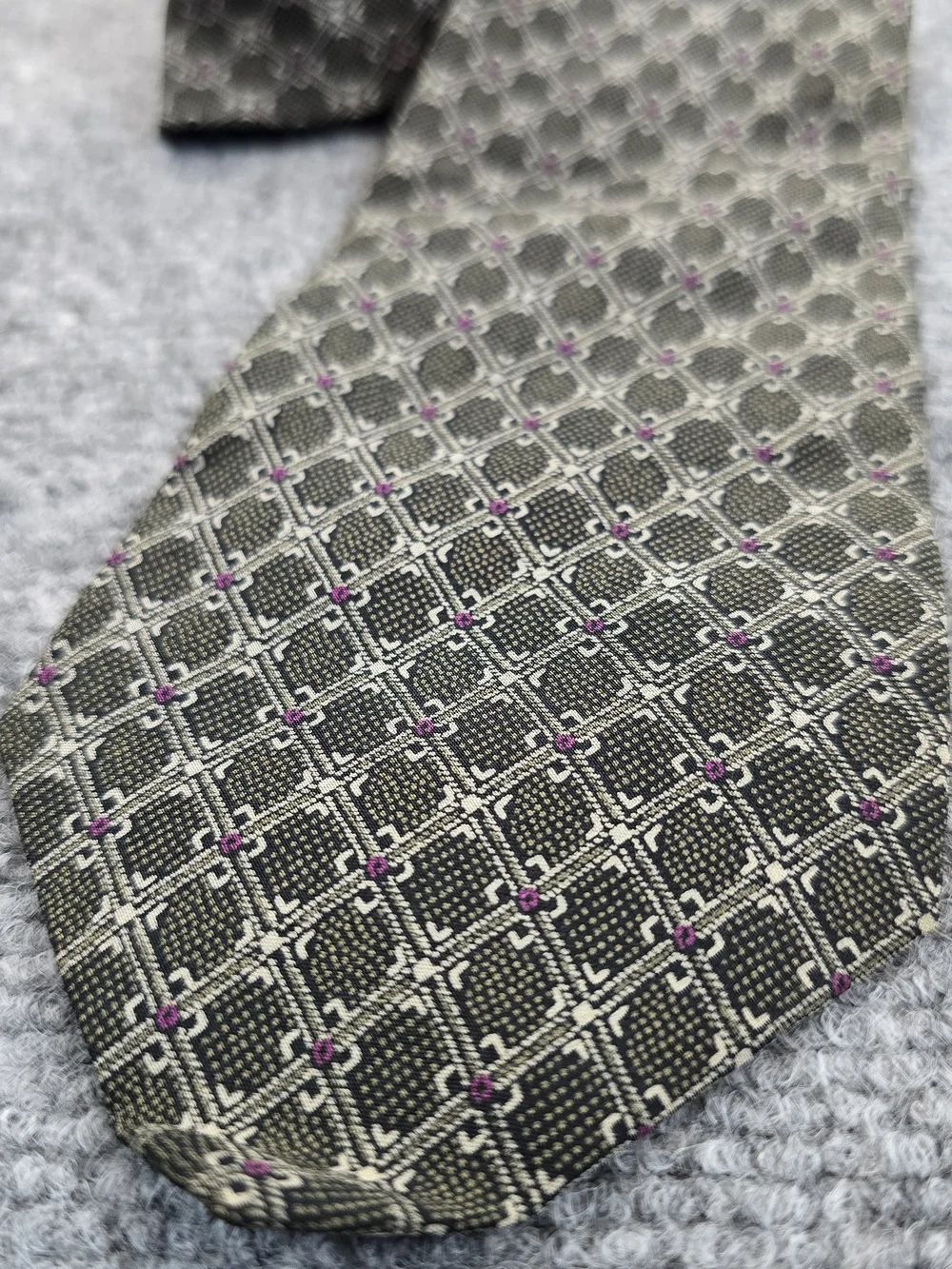 Fendi Roma Tie Mens Olive Green Geometric Pink 100% Silk Made Italy 3.5